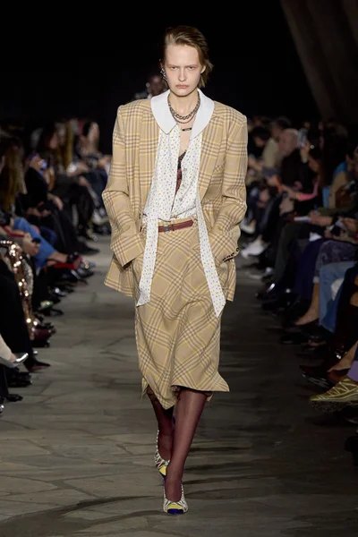 Look 3
